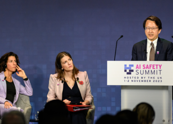 China's vice minister of science and technology Wu Zhaohui (R), speaks at the AI Safety Summit at Bletchley Park, and U.S. Secretary of Commerce Gina Raimondo (L) and British Secretary of State for Science Innovation and Technology Michelle Donelan (C) listen to Wu's speech in Bletchley, Britain, November 1, 2023. /CFP