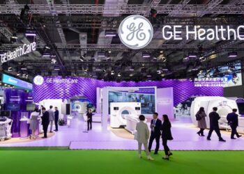 This photo taken on Nov. 8, 2023 shows a booth of GE HealthCare at the 6th China International Import Expo (CIIE) in east China's Shanghai. (Xinhua/Wang Xiang)