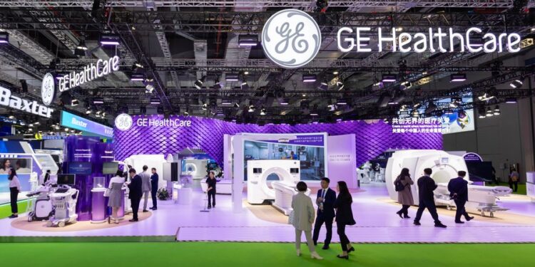 This photo taken on Nov. 8, 2023 shows a booth of GE HealthCare at the 6th China International Import Expo (CIIE) in east China's Shanghai. (Xinhua/Wang Xiang)