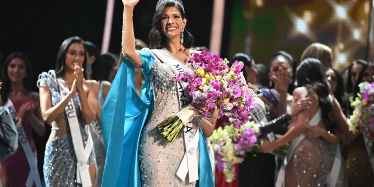 The newly crowned Miss Universe 2023, Sheynnis Palacios from Nicaragua, waves Saturday after winning the competition in San Salvador, El Salvador.