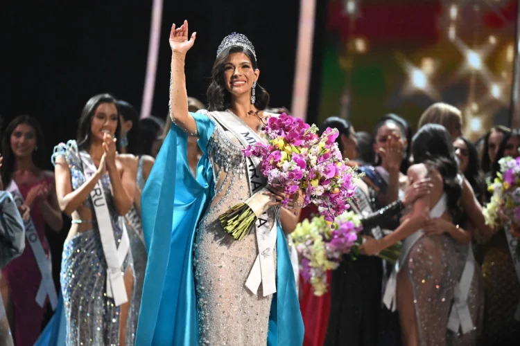 The newly crowned Miss Universe 2023, Sheynnis Palacios from Nicaragua, waves Saturday after winning the competition in San Salvador, El Salvador.