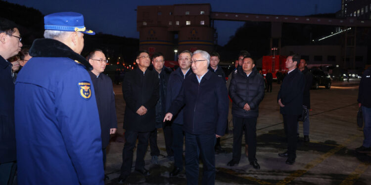 Vice-Premier Zhang Guoqing has arrived in Lyuliang, Shanxi province, to guide rescue and response work after a deadly fire at an office building owned by a coal mining company. [Photo/Xinhua]