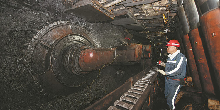 A miner works at a coal mine in Lyuliang, Shanxi province. [Photo/China News Service]