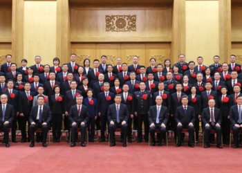 Party and state leaders Xi Jinping, Cai Qi and Li Xi meet with representatives of model units that apply the "Fengqiao model" for promoting community-level governance in Beijing, capital of China, Nov. 6, 2023. (Xinhua/Li Xueren)