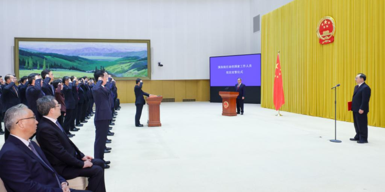 Senior officials of departments and units under China's State Council make a public pledge of allegiance to the Constitution at a ceremony, which is overseen by Premier Li Qiang, on Dec. 8, 2023. (Xinhua/Liu Bin)