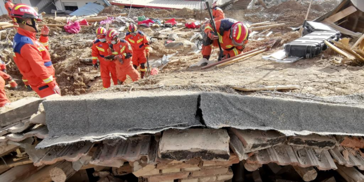 Rescuers are in operation at Meiyi Village of Minhe County, northwest China's Qinghai Province, Dec. 19, 2023. The Chinese government is stepping up disaster relief to northwest China's Gansu and Qinghai provinces after a 6.2-magnitude earthquake at midnight Monday killed over 100 people.(Xinhua/Zhang Ling)