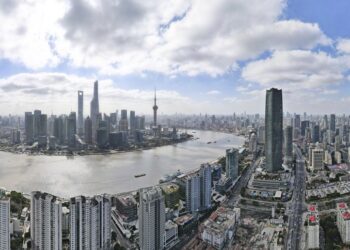 This aerial panoramic photo taken on Jan. 10, 2023 shows a view of Lujiazui area in the China (Shanghai) Pilot Free Trade Zone in east China's Shanghai. (Xinhua/Fang Zhe)