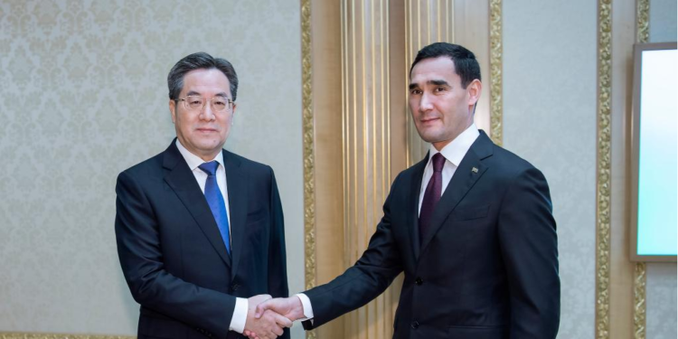 Chinese Vice Premier Ding Xuexiang (L) meets with Turkmen President Serdar Berdimuhamedov in Ashgabat, capital of Turkmenistan, November 29, 2023. /Xinhua