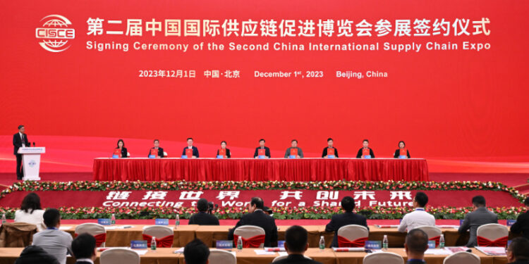 The signing ceremony for the second China International Supply Chain Expo (CISCE) is held in Beijing on December 1, 2023. /Courtesy of China Council for the Promotion of International Trade