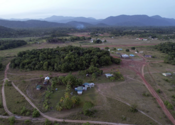 Tranquil and slow-paced life in the expansive savannas and rainforests that is home to Guyana’s native Amerindian peoples, have been disturbed recently by rumors of violence – and even war. The territory larger than Greece, known as “The Essequibo,” that stands between Guyana and Venezuela, is claimed by both countries as their own. (AP Video: Juan Arraez) (Nov 29)