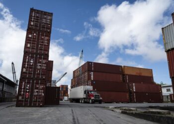 Shipping containers at Port Georgetown in Georgetown, Guyana.
Photographer: Eilon Paz/Bloomberg