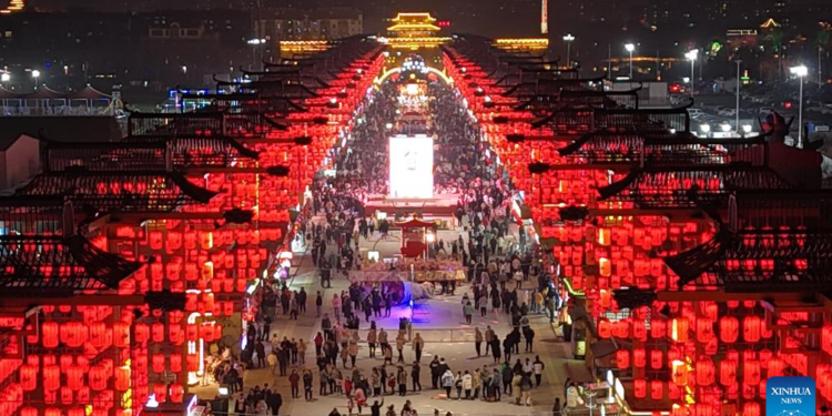 An aerial drone photo taken on Feb. 11, 2024 shows tourists visiting a scenic area in Huimin County of Binzhou City, east China's Shandong Province.

People across China are enjoying the ongoing Spring Festival holiday in various ways. (Photo by Chu Baorui/Xinhua)