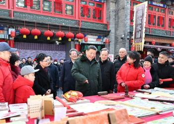 Chinese President Xi Jinping, also general secretary of the Communist Party of China Central Committee, visits people in the northern city of Tianjin ahead of the Spring Festival, February 1, 2024. /Xinhua