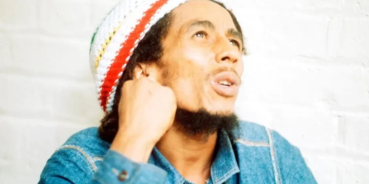 Jamaican reggae singer-songwriter and musician Bob Marley (1945 - 1981) at the offices of Island Records, London, 24th July 1975. (Photo by Michael Putland/Getty Images)GETTY IMAGES