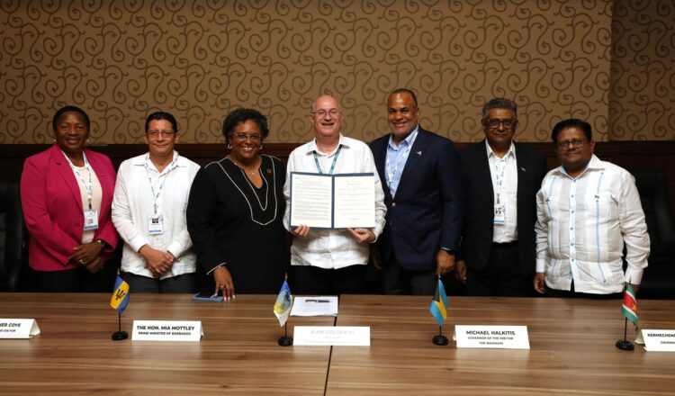 From Left: Pennelope Beckles, Minister of Planning and Development of Trinidad and Tobago; Christopher Coye, Minister of State in the Ministry of Finance of Belize; Mia Amor Mottley, Prime Minister of Barbados; Ilan Goldfajn IDB President; Michael Halkitis, Minister of Economic Affairs of The Bahamas and Leader of Government Business in the Senate; Kermechend Raghoebarsing, Minister of Finance and Planning of Suriname and Dr. Ashni K. Singh, Senior Minister in the Office of the President with responsibility for Finance and Public Service of the Cooperative Republic of Guyana.