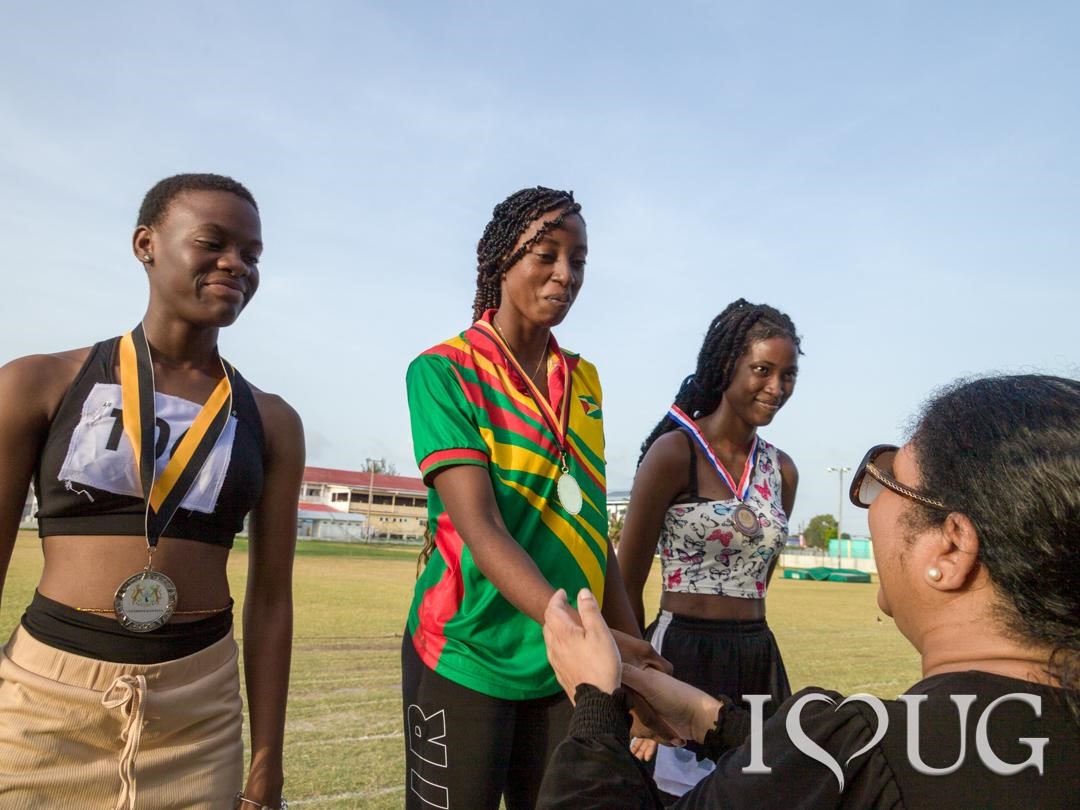 Vice-Chancellor, Professor Paloma Mohamed Martin presents awards to the Athletes who participated in the triple jump event.