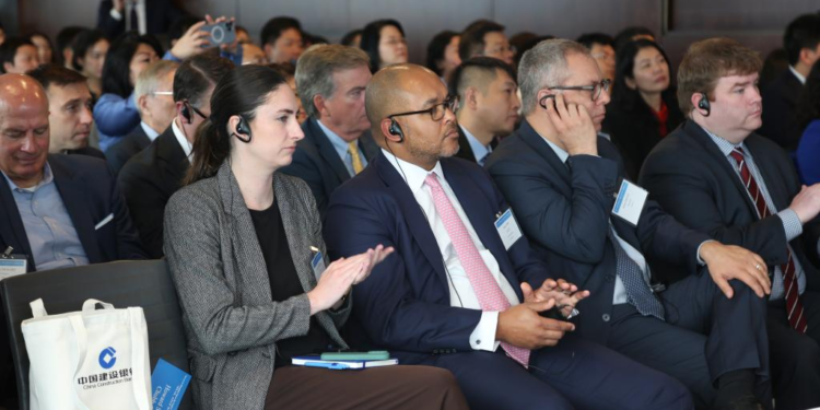 Guests attend a promotion event in New York, the United States, on May 23, 2024. China's business hub Shanghai held a promotion event here Thursday, which drew great attention and interest from investors in the United States.

The event has gathered around 150 attendees, including high-ranking officials, bankers, entrepreneurs from Shanghai, and scores of business leaders of international companies from the United States. (Xinhua/Liu Yanan)