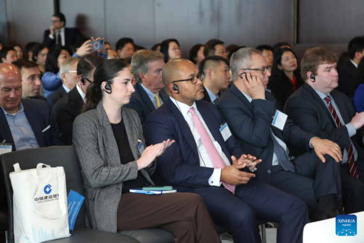 Guests attend a promotion event in New York, the United States, on May 23, 2024. China's business hub Shanghai held a promotion event here Thursday, which drew great attention and interest from investors in the United States.
The event has gathered around 150 attendees, including high-ranking officials, bankers, entrepreneurs from Shanghai, and scores of business leaders of international companies from the United States. (Xinhua/Liu Yanan)