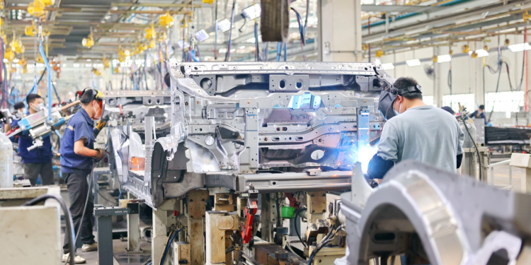 Workers assemble new energy vehicles on an automated production line in Ganzhou City, east China's Jiangxi Province, May 6, 2023. /CFP