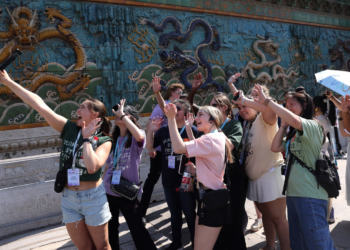 Students from Indiana University of Pennsylvania in the United States visit the Forbidden City in Beijing on May 17, 2024. [Photo by Zou Hong/China Daily]