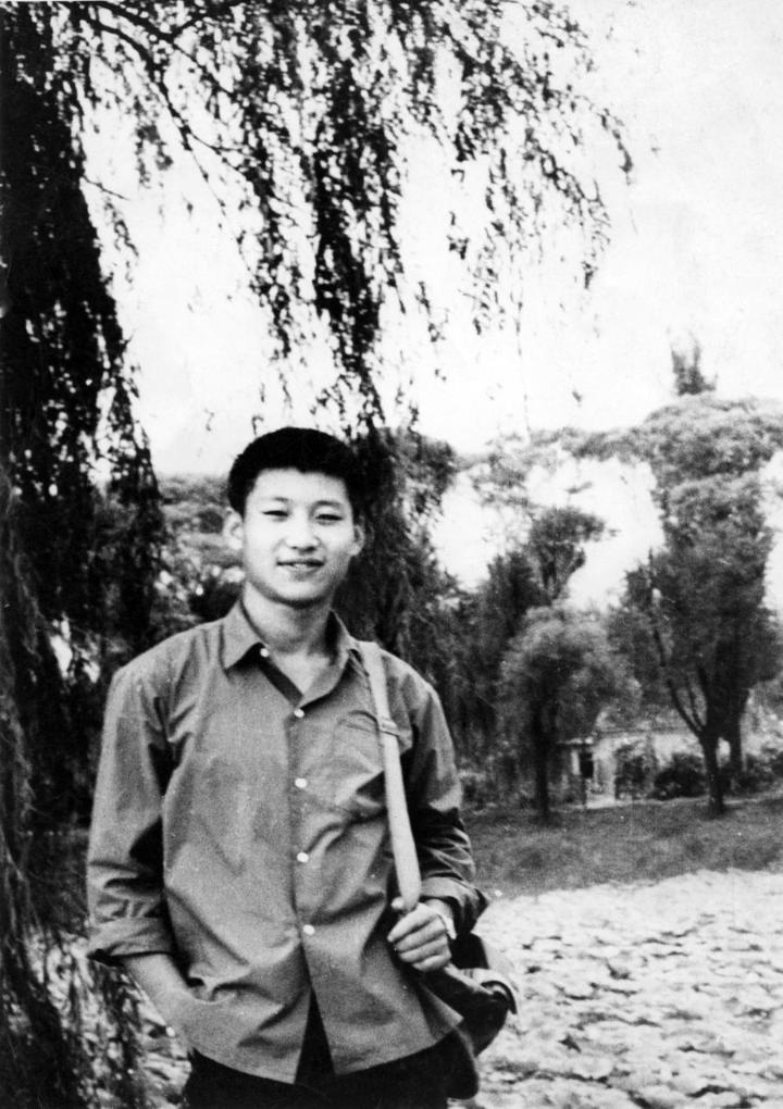 File photo taken in 1972 shows Xi Jinping, then an "educated youth" in countryside, returning to Beijing to visit his relatives. (Xinhua)