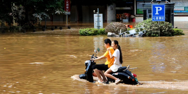 On June 19, 2024, continuous heavy rain on the upper reaches of the Lijiang River in Guilin City, south China's Guangxi Zhuang Autonomous Region. /CFP