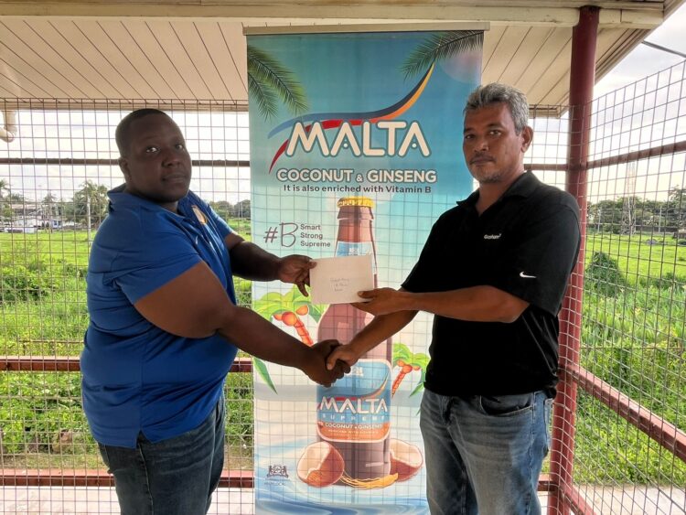 Greenidge receives prize from FIDE Arbiter John Lee