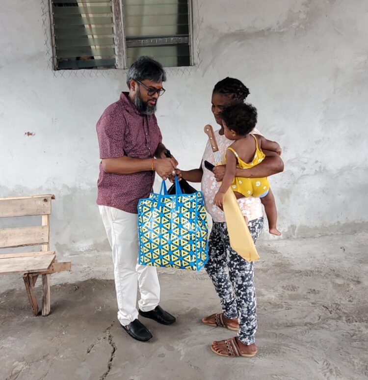 IFAAD Vice Chairman former Mayor Pt Ubraj Narine distribute hamper and farming tool to a Kuru Kururu resident