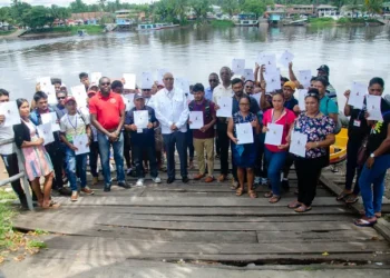 Minister of Public Works, Bishop Juan Edghill, MARAD Director General Steven Thomas along with boat operators from Malali and Muritaro
