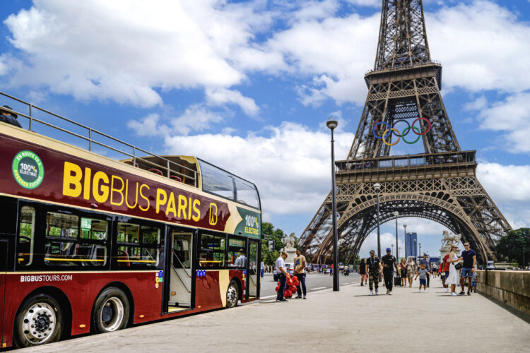 A brand new pure electric double-decker sightseeing bus developed by Chinese automaker Anhui Ankai Automobile Co is seen operating in Paris, July 2024. (PHOTO / CHINA DAILY)