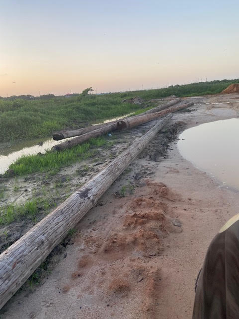 No electricity in the area, for the exception of a few “Wallaba  Poles” planted in sections of the area.