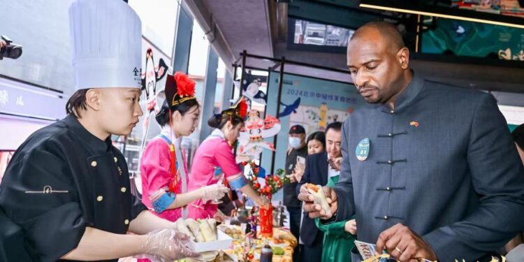 The 3rd Beijing Central Axis Food Culture Festival is held in Beijing from Aug 28 to Sep 17, attracting domestic and foreign visitors. [Photo provided to chinadaily.com.cn]