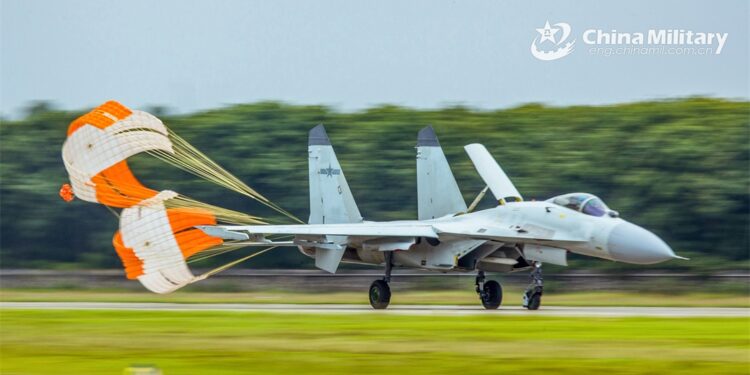 A fighter jet attached to a naval aviation unit under the PLA Southern Theater Command pops a drag parachute to slow down on the runway after completing a multi-subject flight training exercise on June 13, 2024. (Photo: chinamil.com.cn)