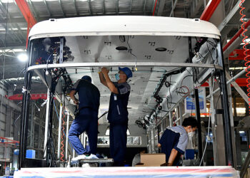 Workers at a new energy vehicle production workshop in Zhangzhou, Fujian Province, China, Nov 6, 2023. /CFP