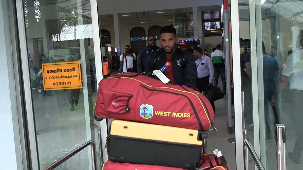 Brandon King gathers his gears shortly after arrival. (Photo: Daily Mirror)