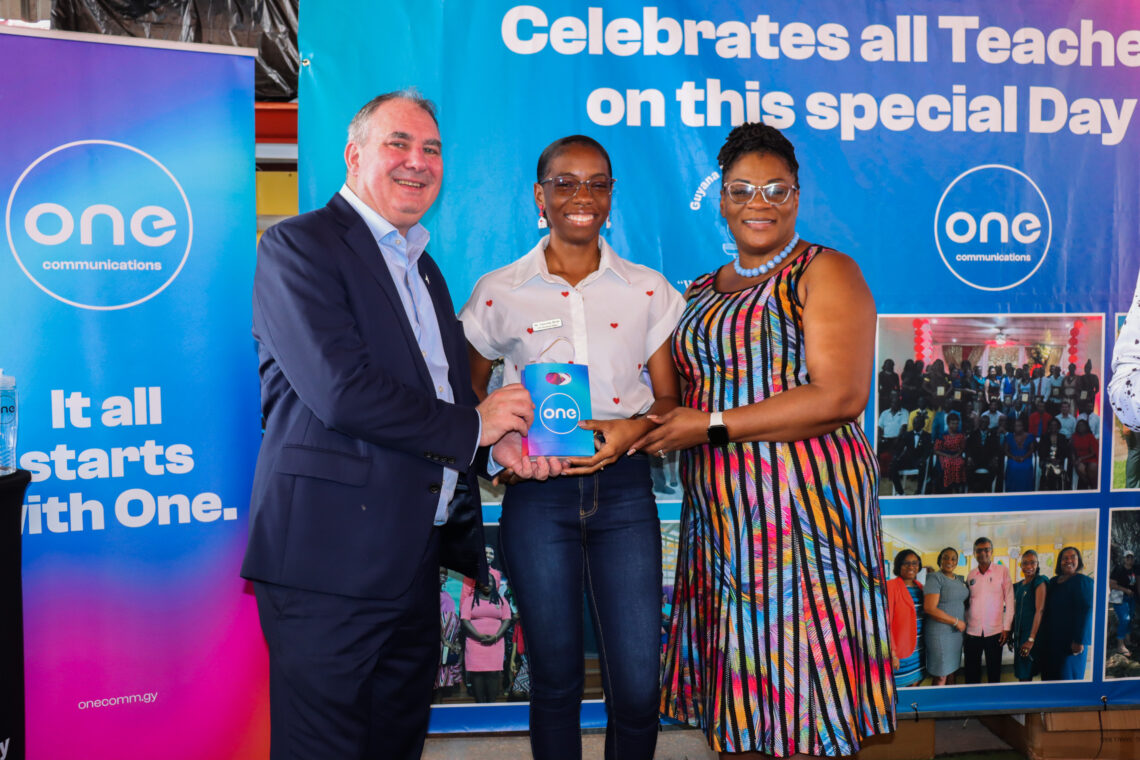 One Communications CEO Damian Blackburn and GTU General Secretary COretta McDonald flank a GTU member at One Special Teacher event