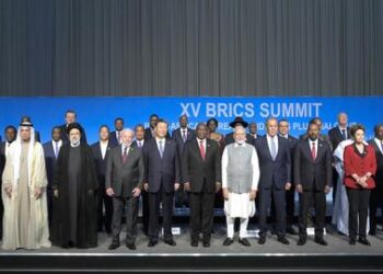 (230824) -- JOHANNESBURG, Aug. 24, 2023 (Xinhua) -- Chinese President Xi Jinping poses for a group photo with other leaders attending the BRICS-Africa Outreach and BRICS Plus Dialogue in Johannesburg, South Africa, Aug. 24, 2023. The event was hosted by South African President Cyril Ramaphosa, and also attended by Brazilian President Luiz Inacio Lula da Silva and Indian Prime Minister Narendra Modi. Russian President Vladimir Putin participated online.
   More than 60 leaders and representatives of African countries and other emerging markets and developing countries, as well as UN Secretary-General Antonio Guterres, President of the New Development Bank Dilma Rousseff, and leaders of other international and regional organizations, also attended the event. (Xinhua/Li Xueren)