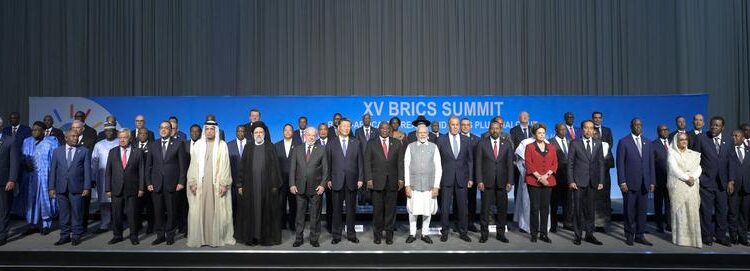 (230824) -- JOHANNESBURG, Aug. 24, 2023 (Xinhua) -- Chinese President Xi Jinping poses for a group photo with other leaders attending the BRICS-Africa Outreach and BRICS Plus Dialogue in Johannesburg, South Africa, Aug. 24, 2023. The event was hosted by South African President Cyril Ramaphosa, and also attended by Brazilian President Luiz Inacio Lula da Silva and Indian Prime Minister Narendra Modi. Russian President Vladimir Putin participated online.
   More than 60 leaders and representatives of African countries and other emerging markets and developing countries, as well as UN Secretary-General Antonio Guterres, President of the New Development Bank Dilma Rousseff, and leaders of other international and regional organizations, also attended the event. (Xinhua/Li Xueren)
