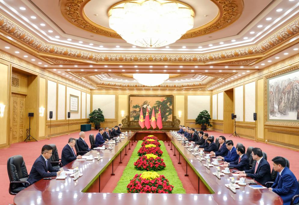 Xi Jinping, general secretary of the Communist Party of China Central Committee and Chinese president, meets with Luong Cuong, member of the Political Bureau of the Communist Party of Vietnam Central Committee and permanent member of the CPV Central Committee Secretariat, at the Great Hall of the People in Beijing, capital of China, Oct 11, 2024. [Photo/Xinhua]