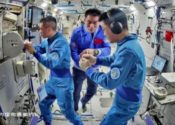 China's Shenzhou-18 crew working at the space station. /CFP