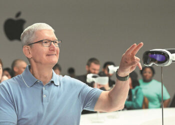 Apple CEO Tim Cook addresses the media next to the company's new Vision Pro augmented reality headset at the Apple Park campus in Cupertino, California. [Photo/Agencies]