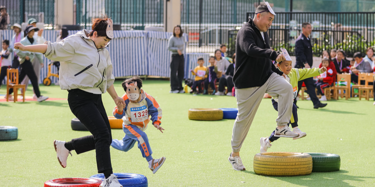 Parents and children participate in physical activities together at a kindergarten, Qingdao City, east China's Shandong Province, October 25, 2024. /CFP