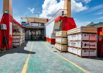 Prefabricated houses arrive in Carriacou. (Photo credit: Sister Isles Media Services)