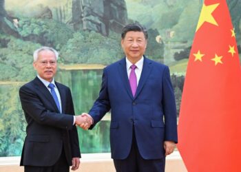 President Xi Jinping meets Macao's incoming chief executive Sam Hou-fai in Beijing on Friday. XIE HUANCHI/XINHUA
