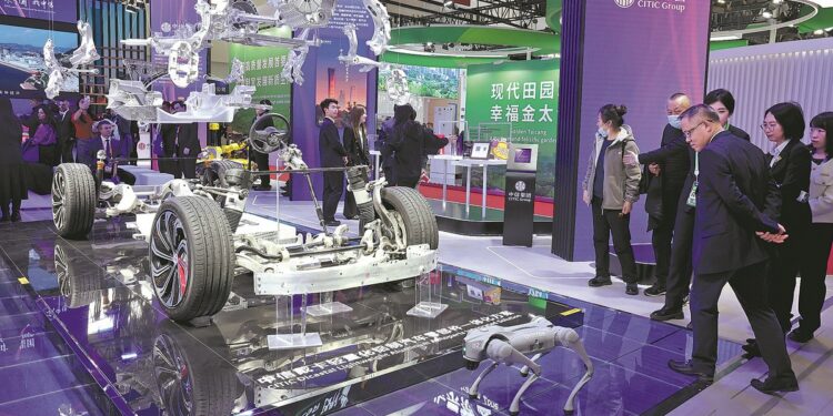 Visitors view products displayed at a booth of CITIC Group during the second China International Supply Chain Expo, which opened on Tuesday and runs through Saturday in Beijing. The expo, with the theme "Connecting the World for a Shared Future", has gathered global industry leaders and experts and aims to promote global cooperation in industrial and supply chains. WANG JING/CHINA DAILY