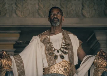 Denzel Washington as Macrinus in a scene from "Gladiator II."Aidan Monaghan / Paramount Pictures