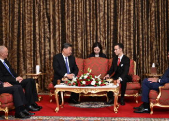 President Xi Jinping meets Moroccan Crown Prince Moulay El Hassan in Casablanca, where he made a technical stopover on his way back to China after the 19th G20 Summit and a state visit to Brazil. [Photo/Xinhua]