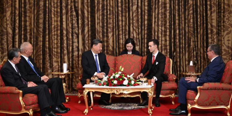 President Xi Jinping meets Moroccan Crown Prince Moulay El Hassan in Casablanca, where he made a technical stopover on his way back to China after the 19th G20 Summit and a state visit to Brazil. [Photo/Xinhua]