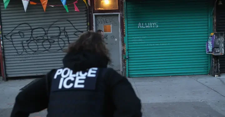 U.S. Immigration and Customs Enforcement (ICE) officers look to arrest an undocumented immigrant during an operation in the Bushwick neighborhood of Brooklyn on April 11, 2018, in New York City.  ((Photo by John Moore/Getty Images))