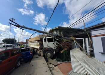 The truck that crashed into the house on Sheriff Street, Georgetown, November 19, 2024 (SN Photo)